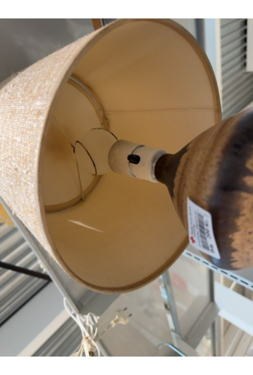 Lampe med dekoreret fod